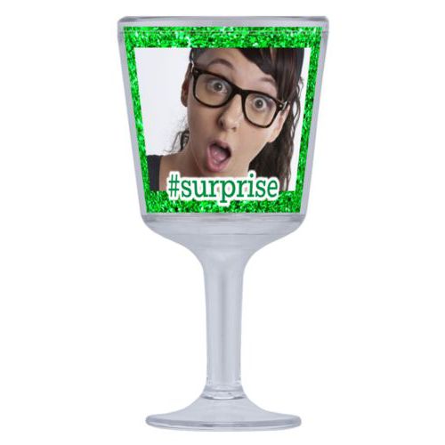 Personalized wine cup with straw personalized with photo and the saying "#surprise"