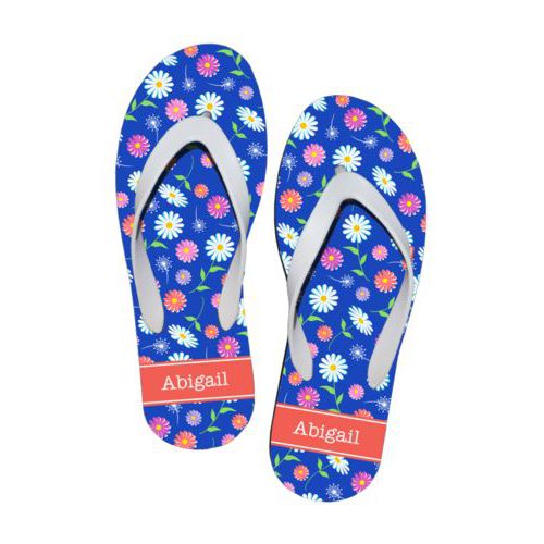 Personalized flipflops personalized with daisy pattern and name in flamingo