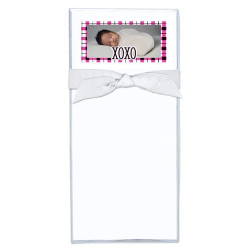 Personalized note sheets personalized with gingham pattern and photo and the saying "xoxo"