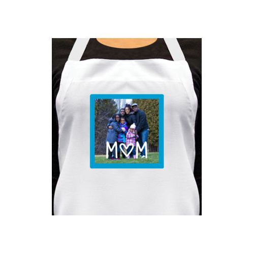 Personalized apron personalized with photo and the saying "MOM (Heart as "O")"